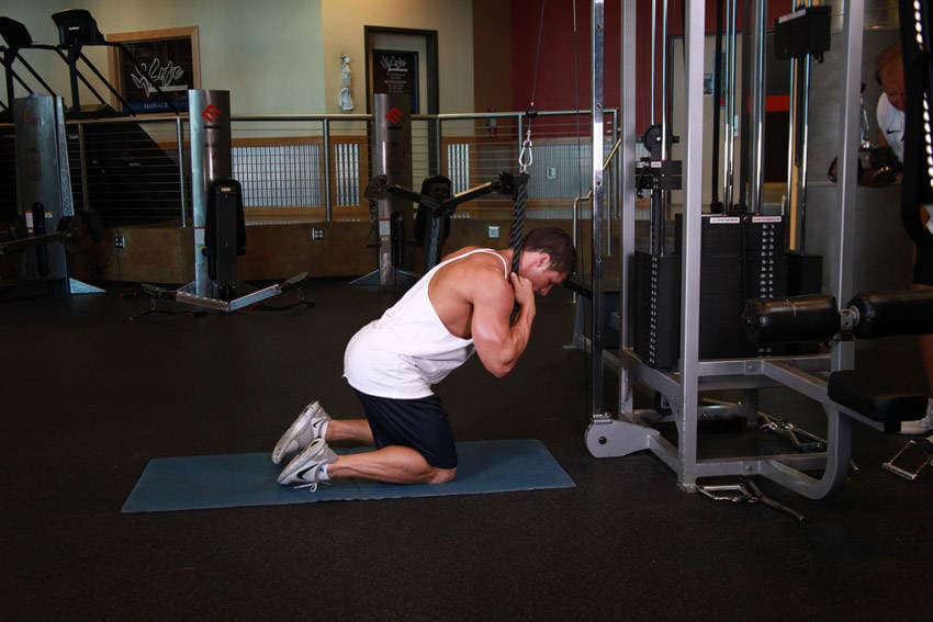 Cable crunch: start position