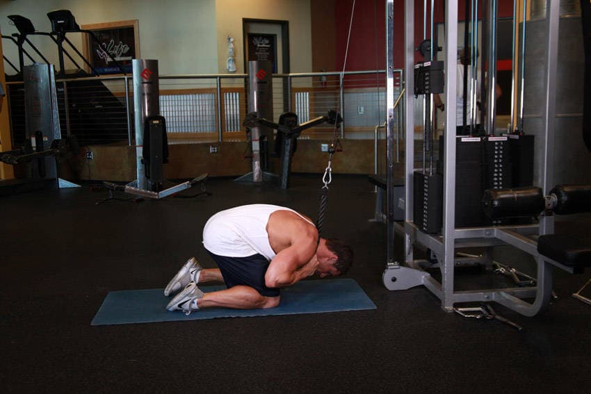 Cable crunch: end position