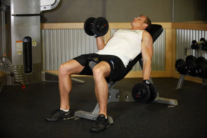 Incline dumbbell curl: start position