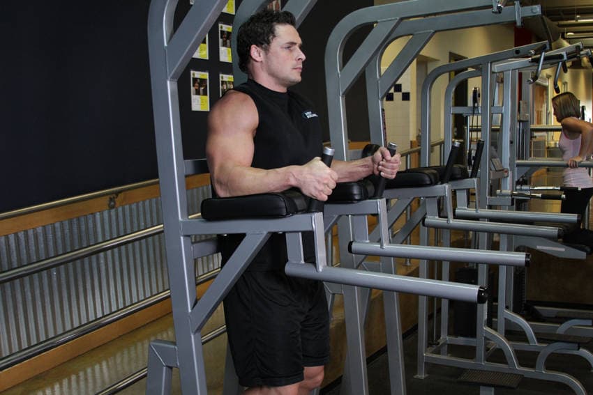 Captain's chair knee raise: start position