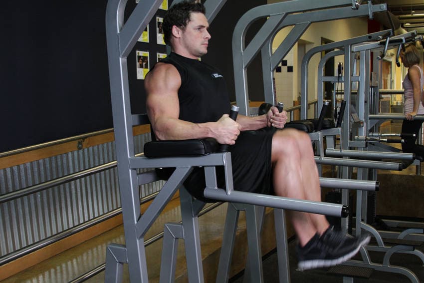 Captain's chair knee raise: end position