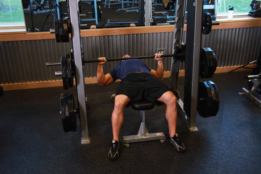 Smith machine bench press: start position