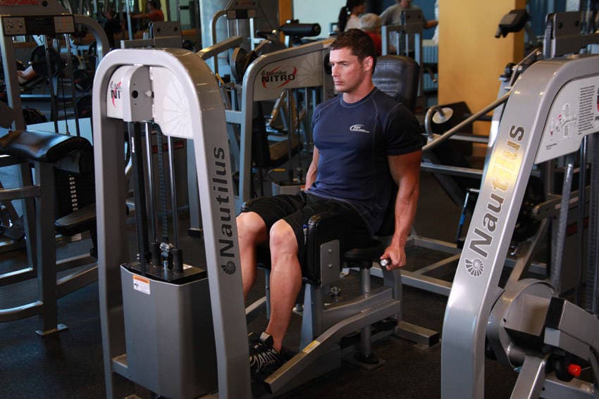 Hip abductor machine: start position
