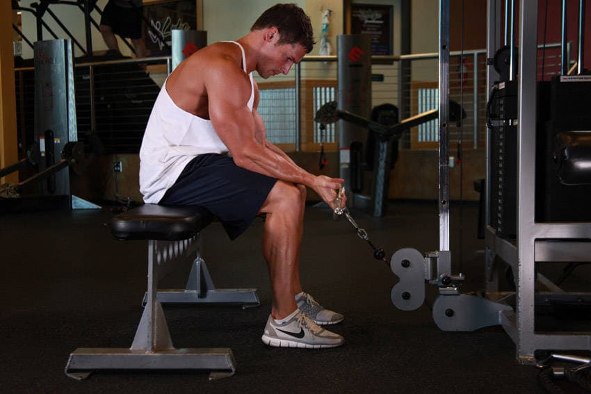 Cable wrist curl: start position